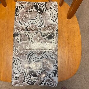 Magnetic purse cover